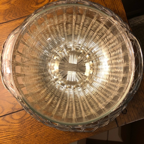 Vintage 2 qt. Pyrex with silverplated wire metal basket - Picture 2 of 7